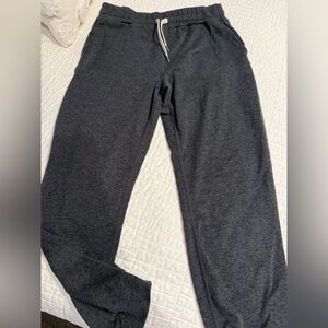 Vuori Joggers in Charcoal